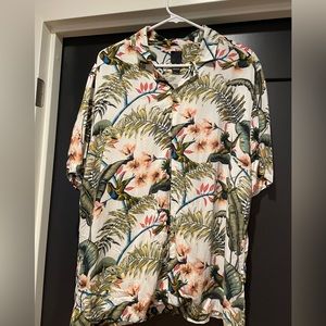 H&M Men’s floral resort shirt.